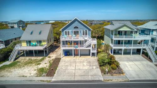 Surf City House | Relax at Cast-A-Waves: Oceanfront Home with Pool & Hot Tub