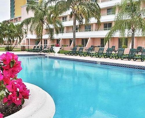 Freeport Resort | Relax at Castaways Resort and Suites with Family-Friendly Amenities