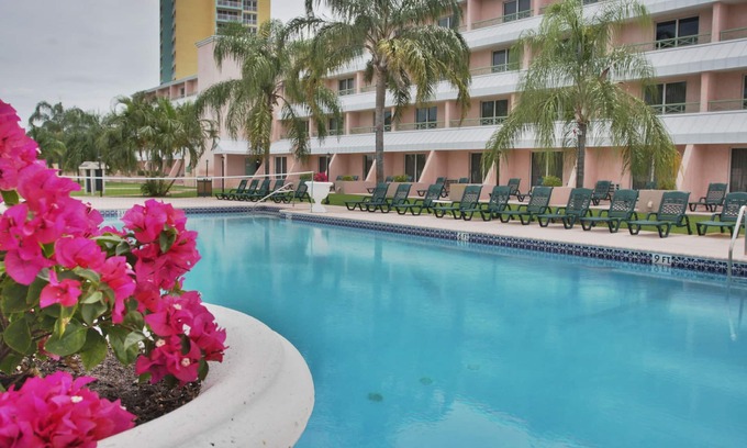 Sunrise Park Hotel | Experience CASTAWAYS RESORT: Your Home Away in Grand Bahama