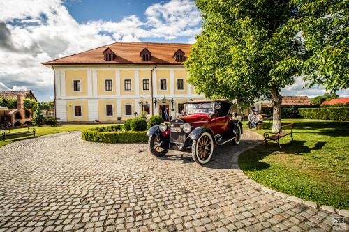 Ogra House | Experience Castel Haller: Oceanfront Bliss & 9.2/10 Rating