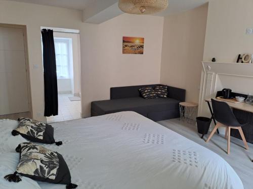 Chateaubourg Villa | Family-Friendly Comfort at CASTEL HOME with Kitchen Access