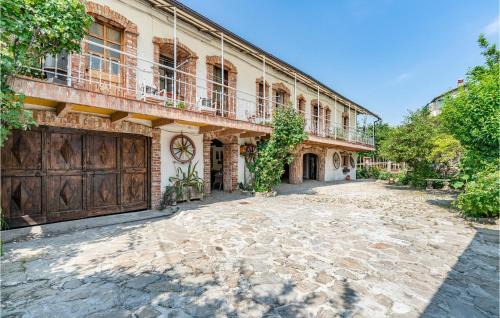 Belvedere Langhe House | Budget-Friendly Stay at Castello Dei Diamanti for Families