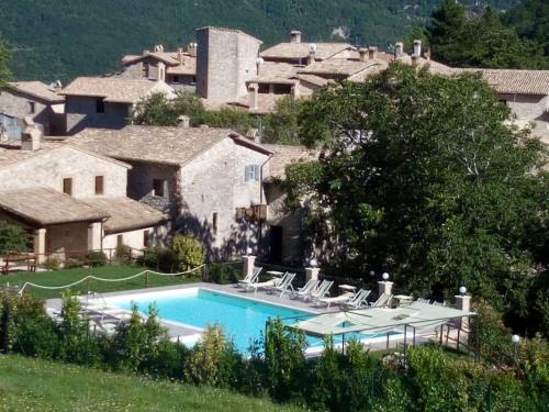 Campello sul Clitunno House | Pet-Friendly Retreat at Castello di Acera: Rated 9/10