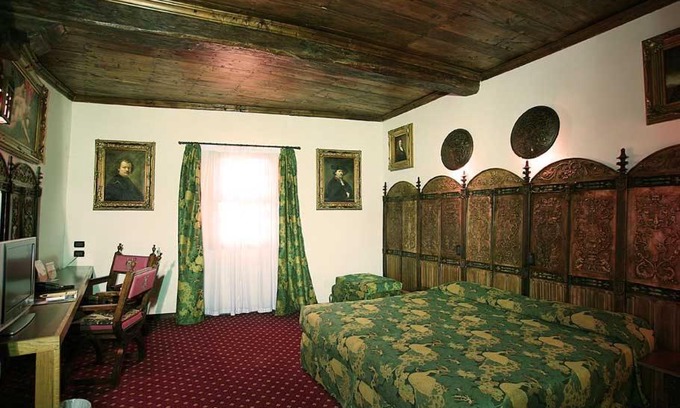 Pavone Canavese Hotel | Elegant Castello Di Pavone - Family-Friendly with Great Dining