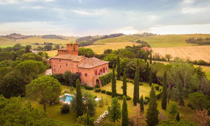 Monteroni d'Arbia House | Experience Elegance at Castello di San Fabiano - 4 Stars