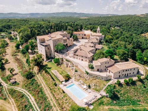 Acqua Loreto House | Discover Castello di Titignano: Oceanfront Retreat Awaits