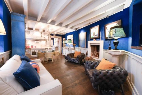 Desenzano del Garda City Centre Apartment | Elegant Castello Luxury Apartments - Dama for Family Comfort