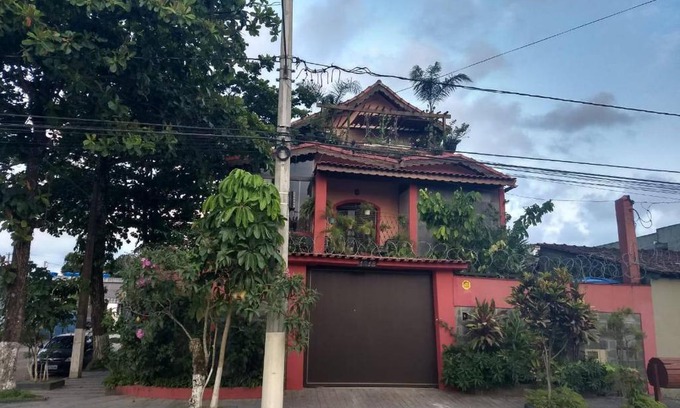 Balneario Guaruja House | Charming Castelo Veraneio Home Stay: Ideal for Families