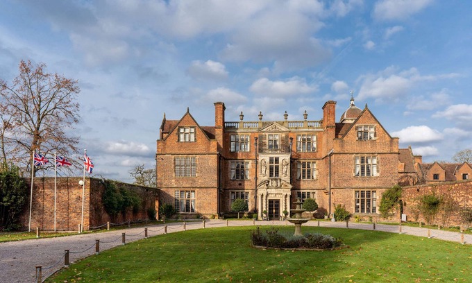 Stonnall Hotel | Discover Castle Bromwich Hall: Family-Friendly Getaway