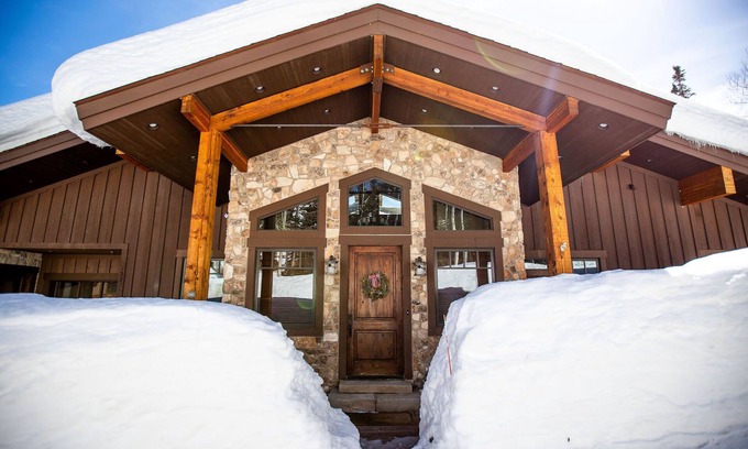 Salt Lake Mountain Resorts House | Unforgettable Castle Butenham: Hot Tub & Ski Access Awaits