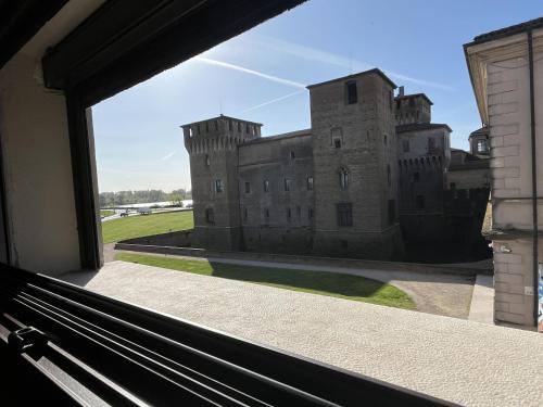 Old Town Apartment | Castle Charm Apartment, MantegnaHotels