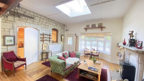 Ventnor House | Explore Castle Coach House: Your Ideal Getaway Awaits