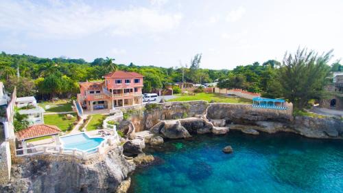 West End Villa | Ocean Front Villa at Castle Cove: Family-Friendly Escape