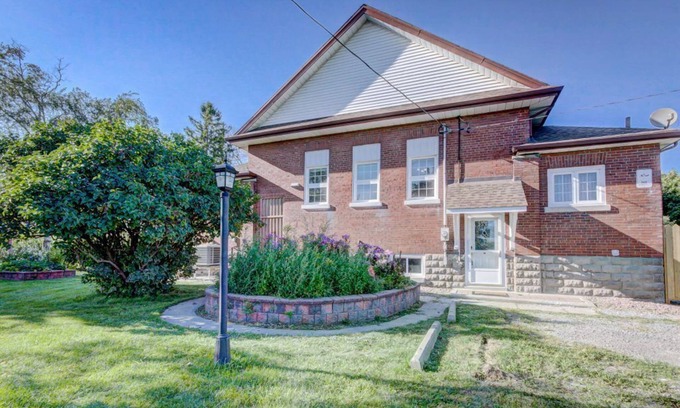 Clarington House | Ocean View Retreat at CASTLE Getaway Near Highway 401