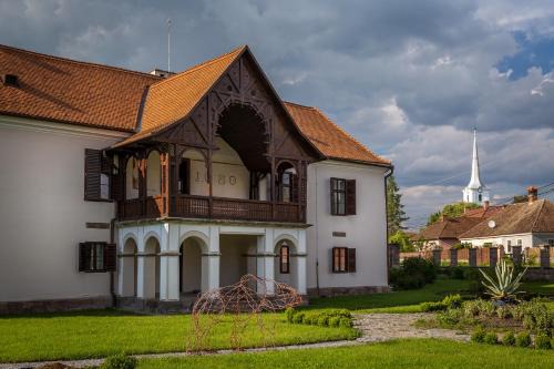 Talisoara Hotel | Discover Castle Hotel Daniel: A 4-Star Gem with Spa & Pool