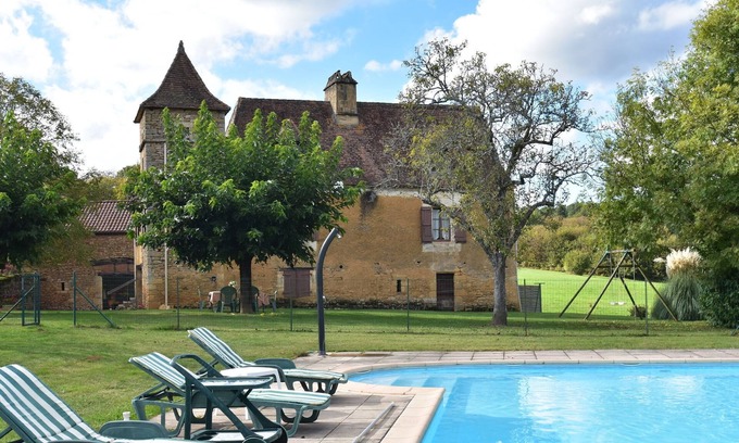 Montcabrier House | Cozy Vintage Holiday Home in Besse with Swimming Pool