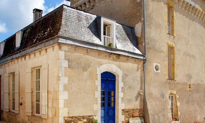 Chalais House | Modern Holiday Home with Private Garden & Pool Access