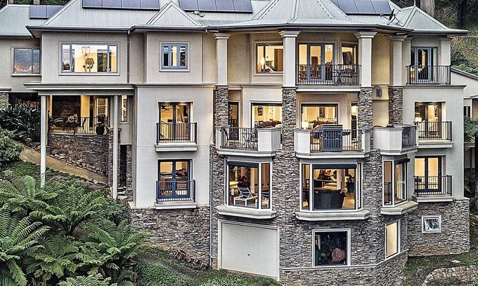 Ferny Creek House | Castle in Ferny Creek with Pool