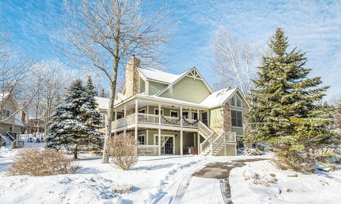 McHenry House | Escape to Castle in the Sky: Lake Views & Hot Tub Fun!