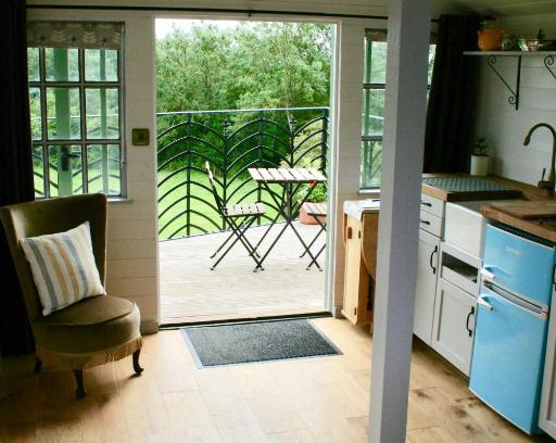 Sheriff Hutton Cabin | Exceptional Castle Lodge: Pet Friendly & Guest Rated 9.8