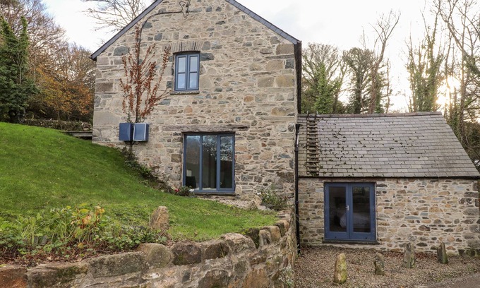 Newport Cottage | Pet-Friendly Castle Mill with Garden in Newport, Pembrokeshire