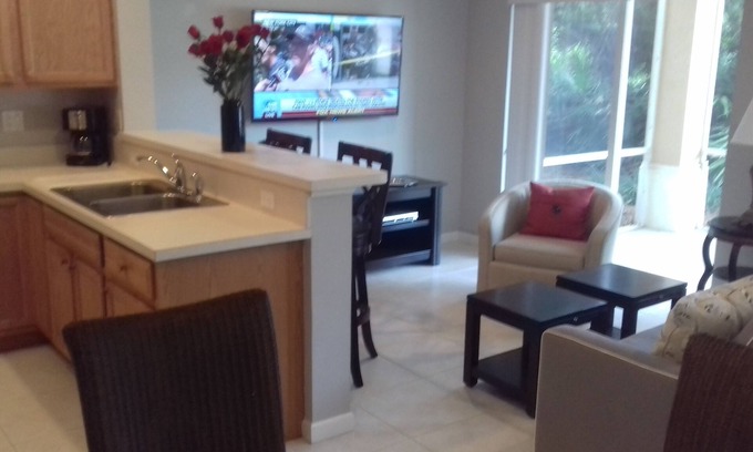 Port Saint Lucie Condo | Top-Rated Castle Pines 1-Bedroom Winter Rental in Port St. Lucie