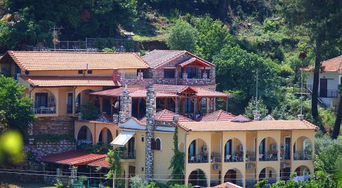 Chrisi Akti Hotel | Discover Oceanfront Comfort at Castle Pontos Hotel