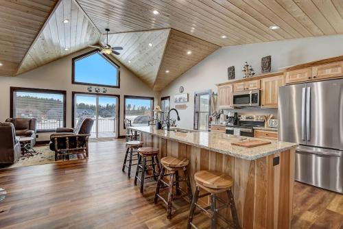 New Lisbon House | Picturesque Castle Rock Lake Home with Oceanfront Views