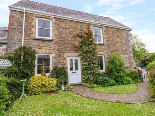 Kidwelly House | Pet-Friendly Castle School House: 4-Star Guest Rated Stay