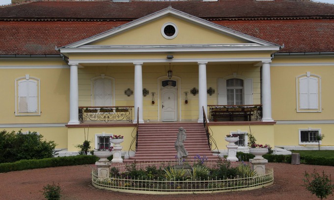 Becej House | Experience Castle Schulhoff: A Modern Take on History