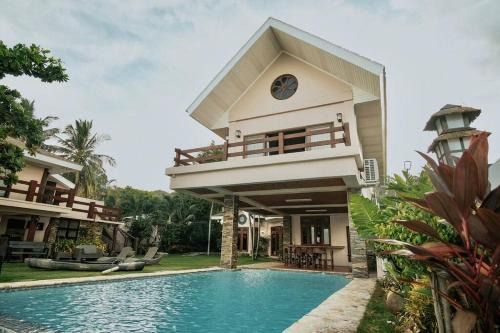 Catmon House | Beachfront Retreat with Pool & Saltwater Tub - 4 Stars