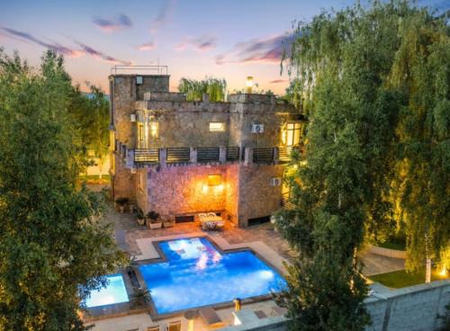 Alba Iulia House | Discover Castle Transylvania: 4-Star Oceanfront Retreat