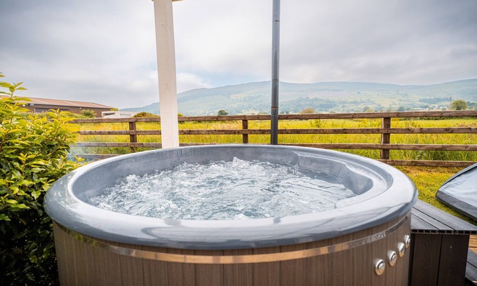 Meigh Ski Chalet | Experience Castle View Chalet with Family-Friendly Amenities