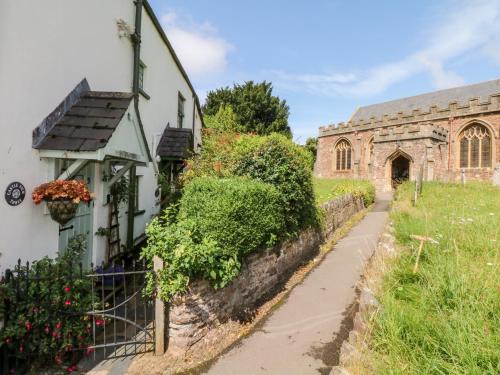 Dunster House | Enchanting Castle View Hotel with Ocean and Child-Friendly Amenities