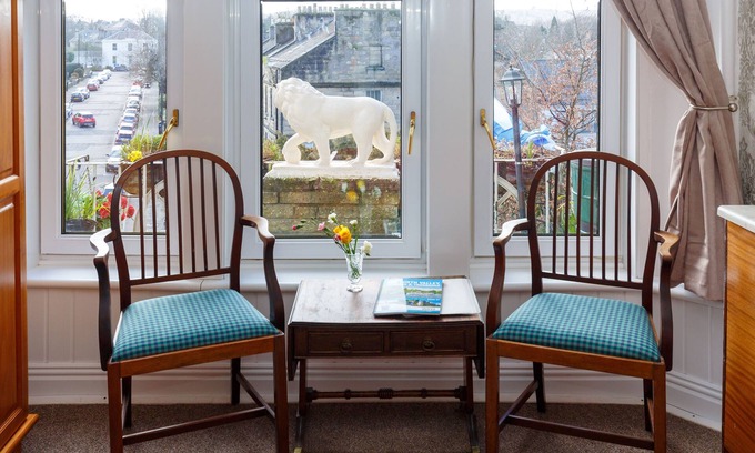 Stirling House | Discover Castle Walk B&B: Highly Rated with Breakfast & More