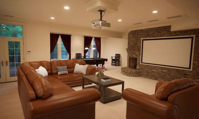 Indianapolis Other | Castle with 5 bedrooms and WiFi, fitness room in fabulous Indianapolis