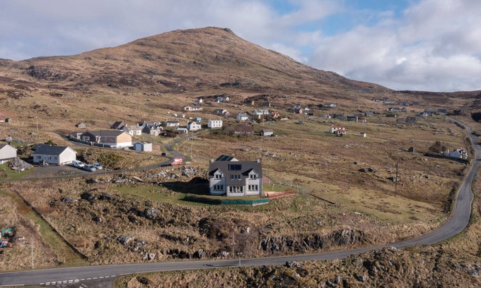 Castlebay House | Pet-Friendly Retreat at CASTLEBAY VIEW, Isle Of Barra