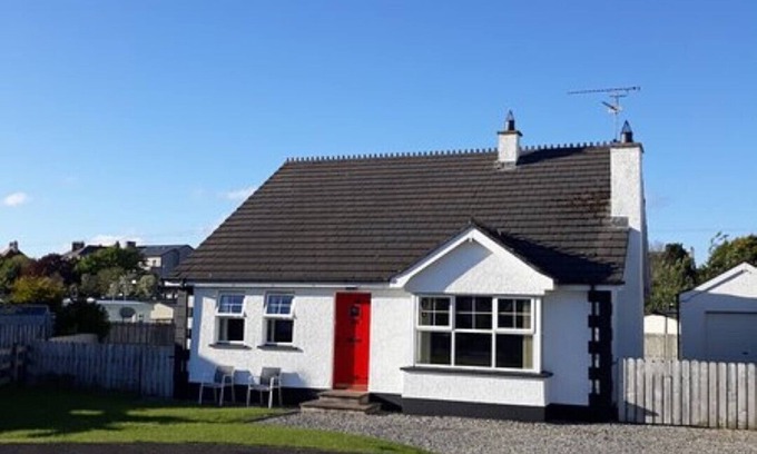 Castlerock Cottage | Pet-Friendly Castleshaw Holiday Home with Family Amenities