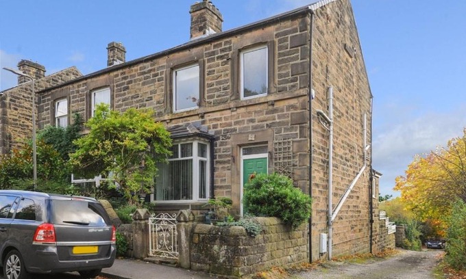 Matlock House | Guest Rated 10/10 at Castleside House - Family Friendly Stay