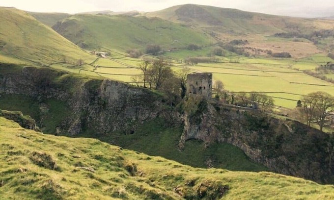 Castleton Cottage | Pet-Friendly Castleton Cottage in the Peak District
