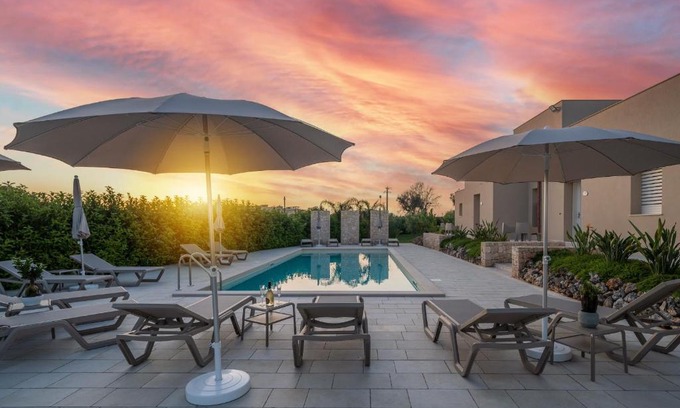 Casarano Bed & Breakfast | Top-Rated Casto Bed & Breakfast with Pool and Hot Tub