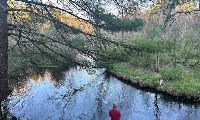 Baldwin House | Riverside 3 Bedroom Cabin: Family-Friendly Fun Awaits