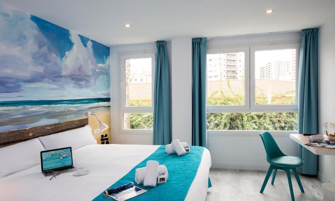 Poligono Alameda Hotel | Pet-Friendly Comfort at Casual del Mar Málaga - 8.4 Score