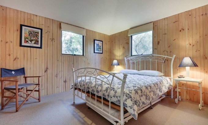 Metung House | Casuarina: Sunlit 3-Bedroom Home Near Metung Village