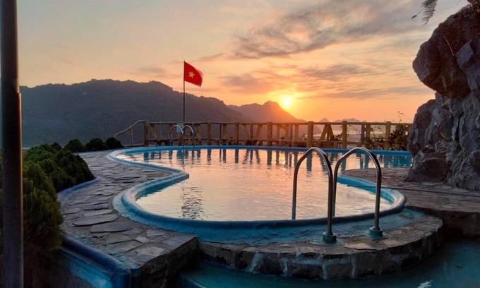 Cat Hai House | Cat Ba Mountain View: Relax by the Pool and Ocean Vista