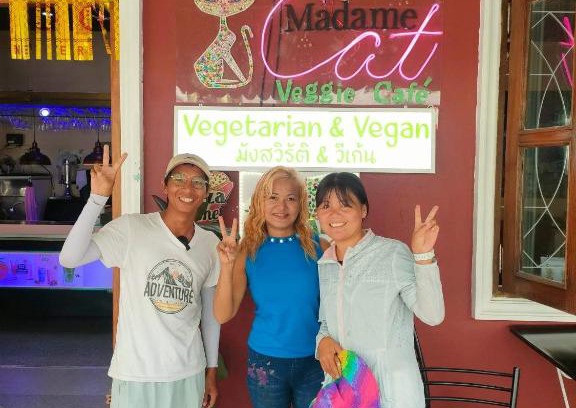 Hat Yai House | Inviting Cat Home: Cozy Stay with Breakfast Included
