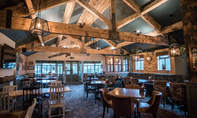 Stretton Hotel | Cozy Stay at Cat & Lion Country Pub and Hotel - 8.6/10