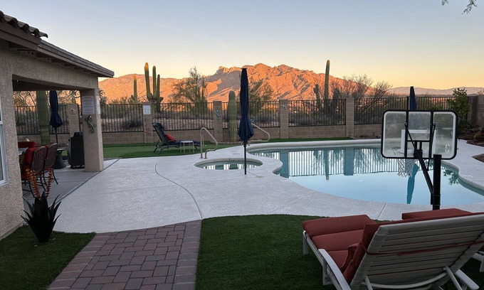 The Bluffs House | Discover Catalina Mt Views: Quiet Stay with EV Charging