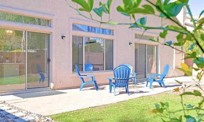 Canada Ridge House | Relax at Catalina Serenity Paradise: 4-Star Pet-Friendly Retreat