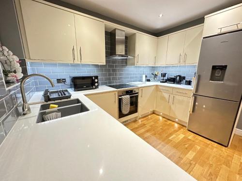 Birdwell House | Catalina View - 4 Bed Yorkshire Charm